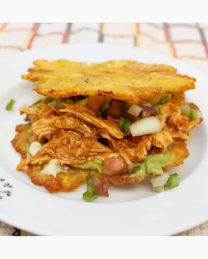 Patacón con pollo